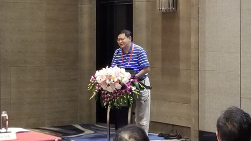 图1-深圳大学物理与光电工程学院徐平院长讲话_副本.jpg 图1-深圳大学物理与光电工程学院徐平院长讲话_副本.jpg